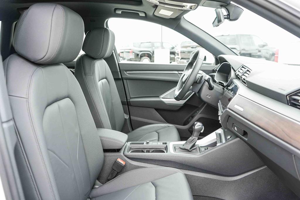 Thumbnail: 2025 Audi Q3 - 9