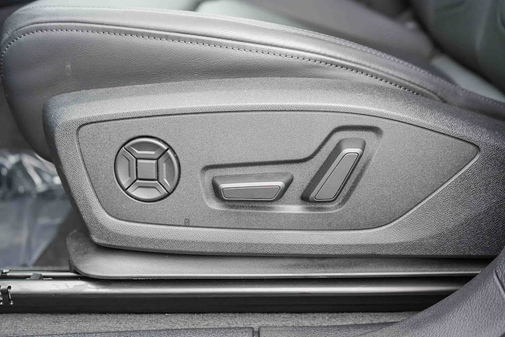 Thumbnail: 2025 Audi Q3 - 32