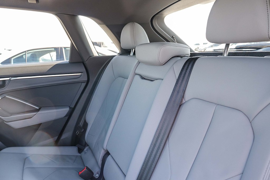 Thumbnail: 2025 Audi Q3 - 11