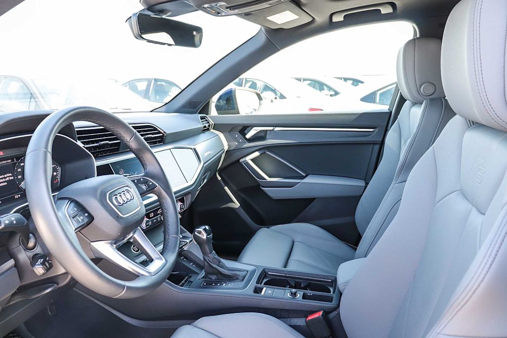 Thumbnail: 2025 Audi Q3 - 10