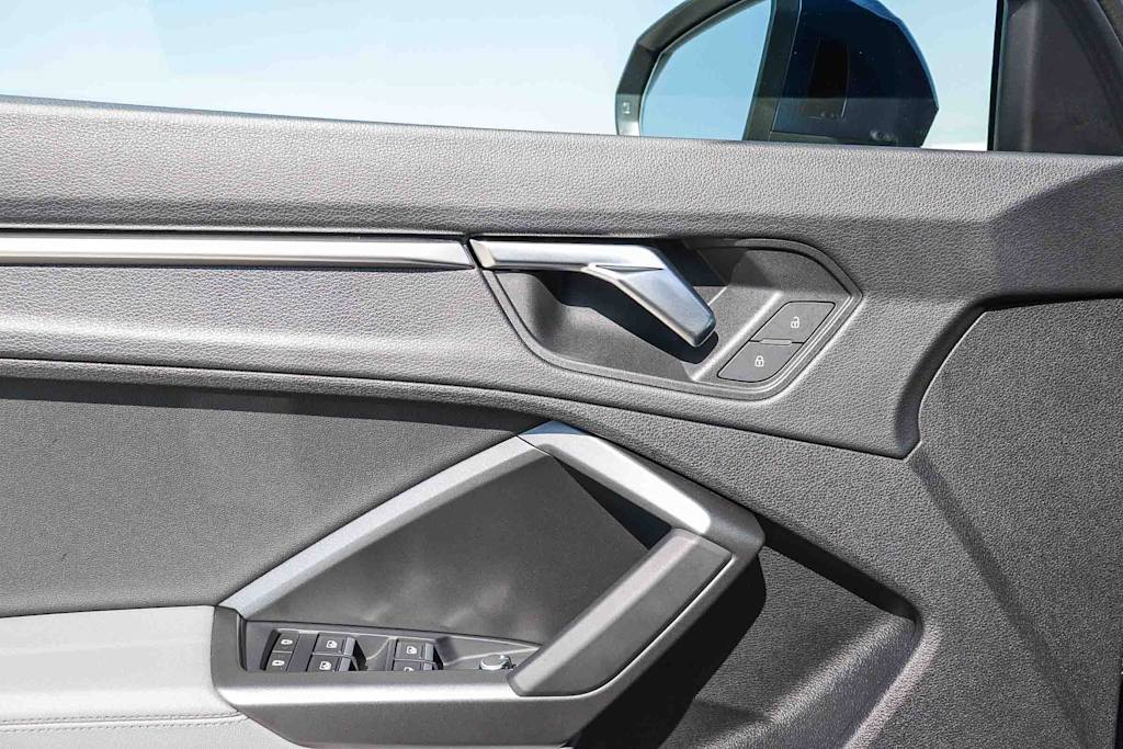 Thumbnail: 2025 Audi Q3 - 32