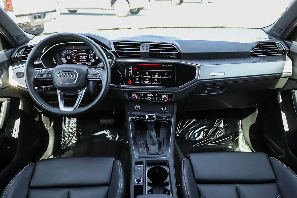 Thumbnail: 2025 Audi Q3 - 2