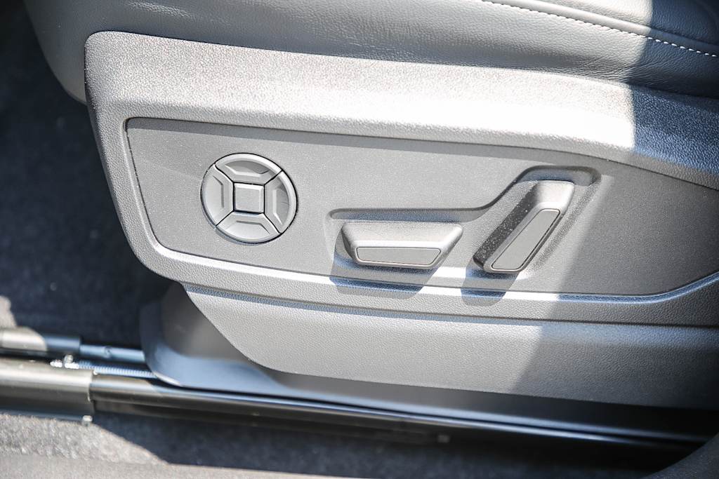 Thumbnail: 2025 Audi Q5 - 25
