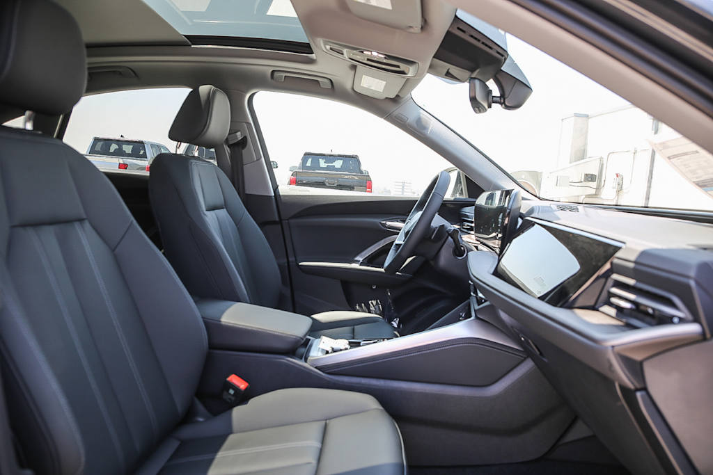 Thumbnail: 2025 Audi Q5 - 10