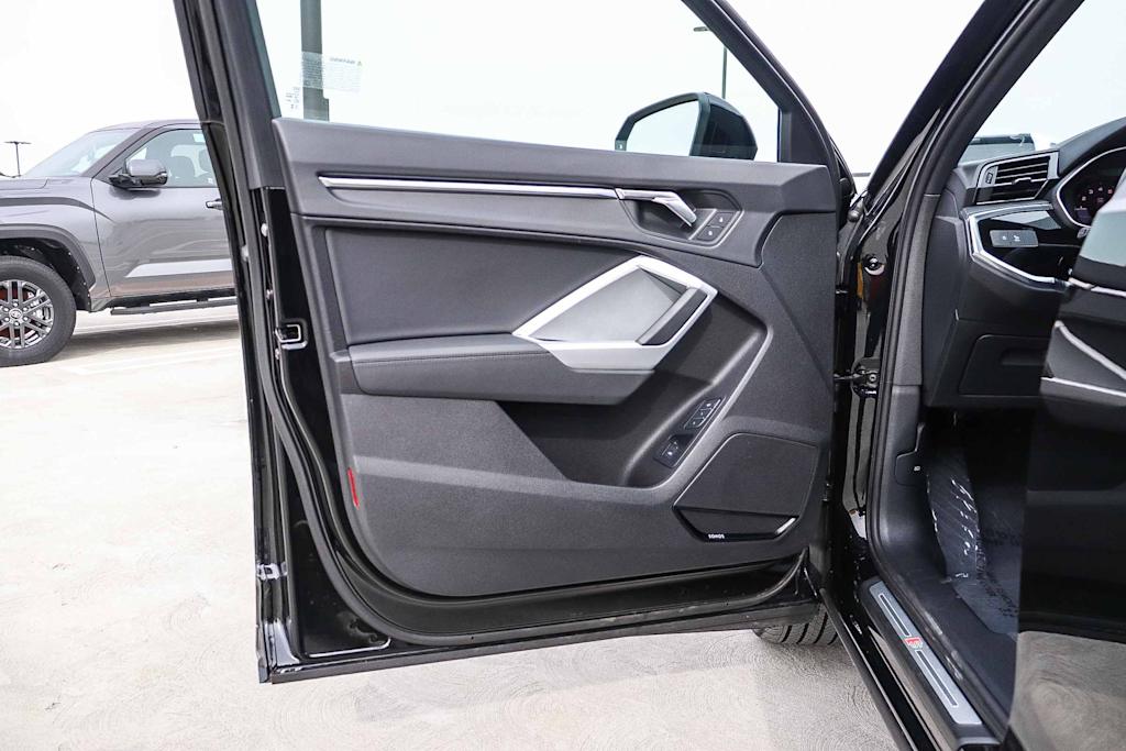 Thumbnail: 2025 Audi Q3 - 32