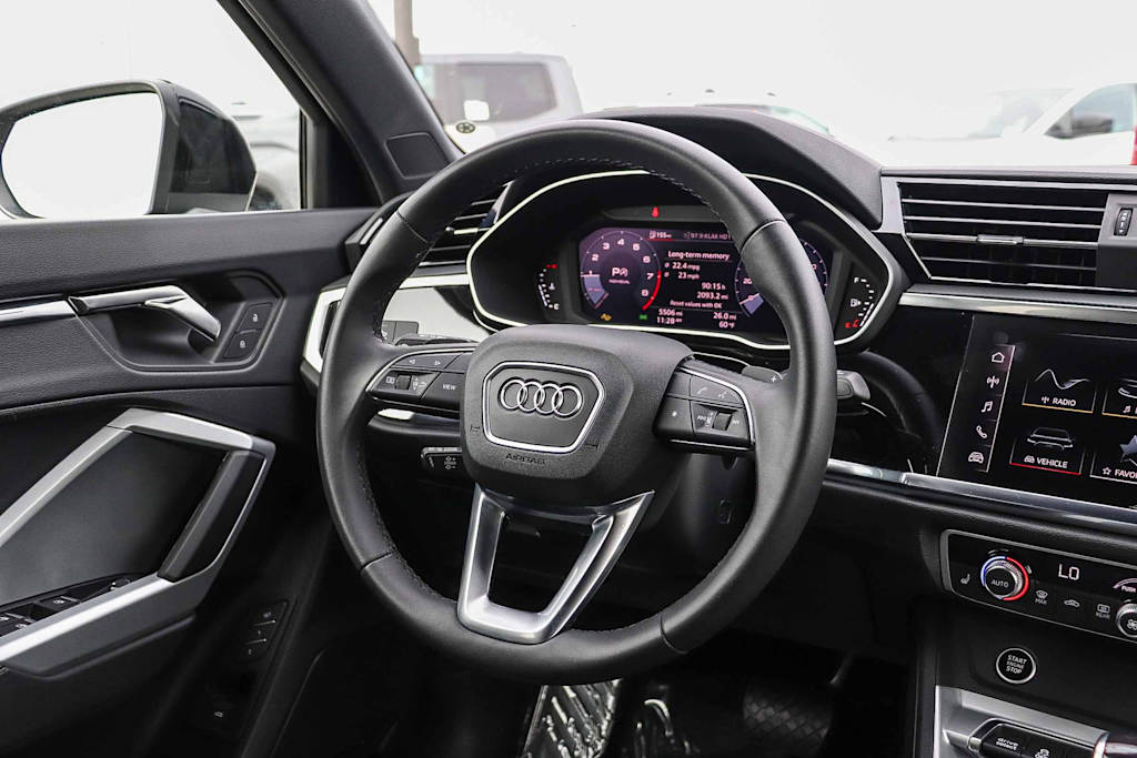 Thumbnail: 2025 Audi Q3 - 13