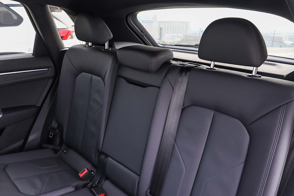 Thumbnail: 2025 Audi Q3 - 12