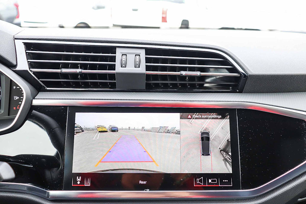 Thumbnail: 2025 Audi Q3 - 36