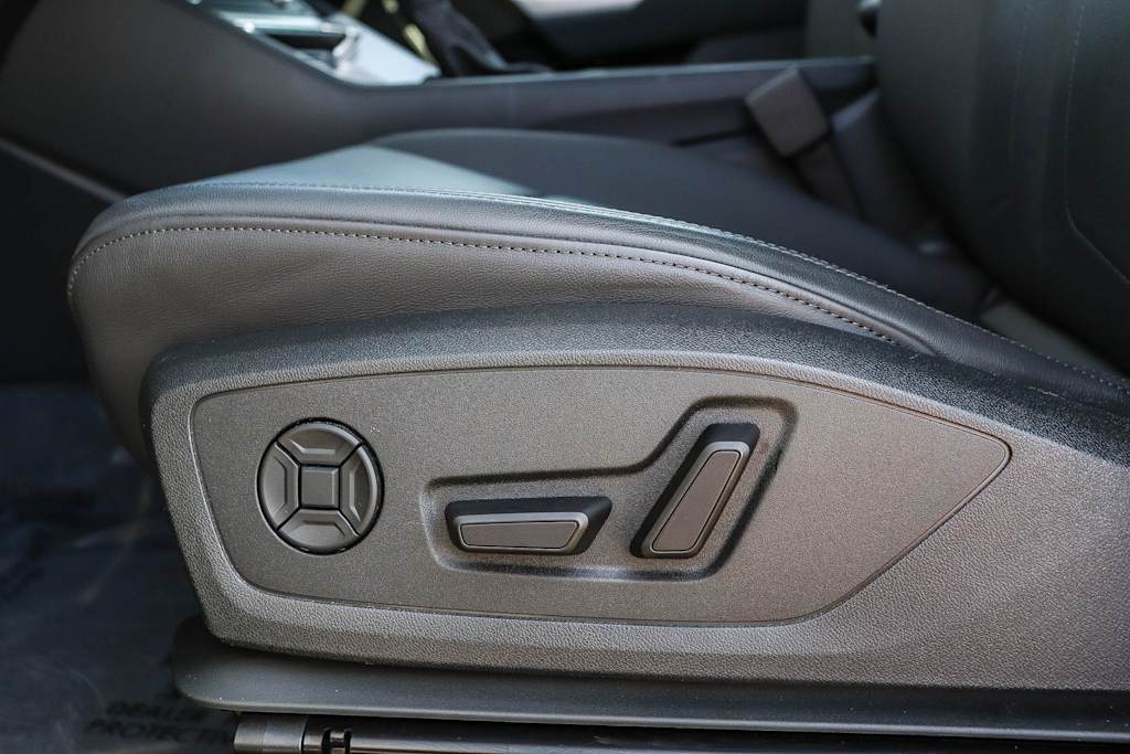 Thumbnail: 2025 Audi Q3 - 30