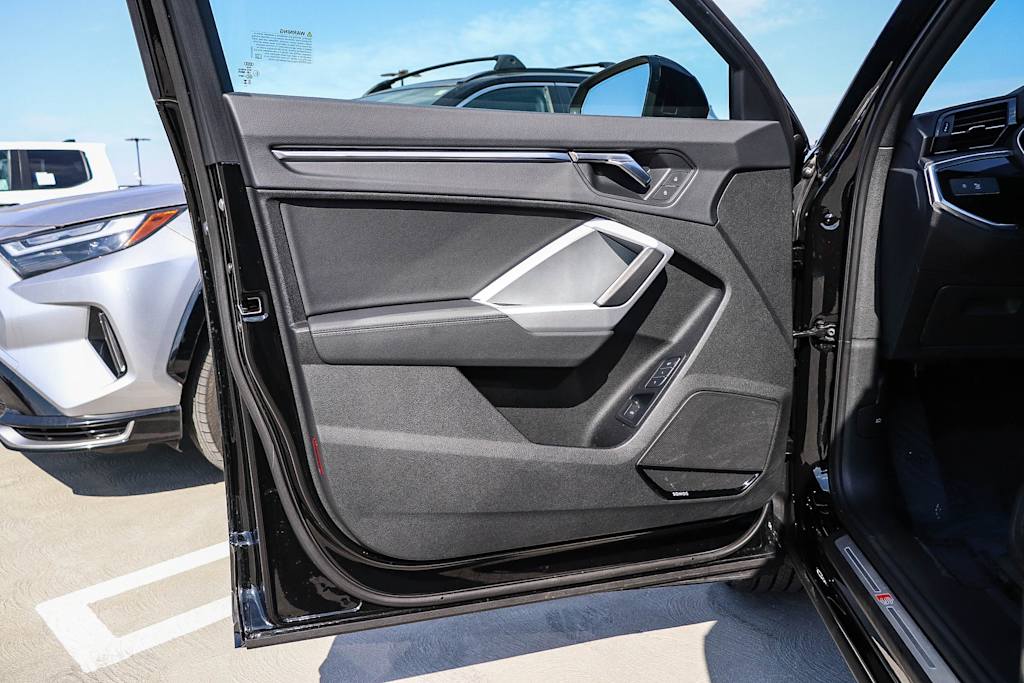 Thumbnail: 2025 Audi Q3 - 33