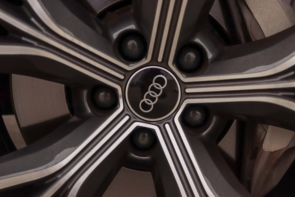 Thumbnail: 2022 Audi Q8 - 24