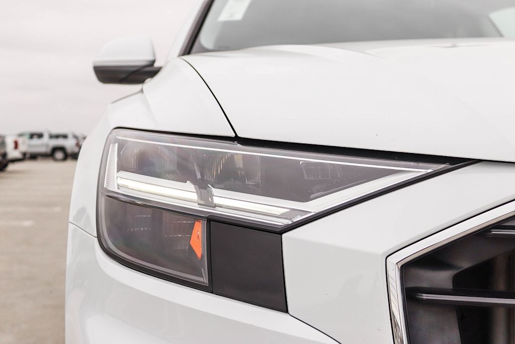 Thumbnail: 2022 Audi Q8 - 20