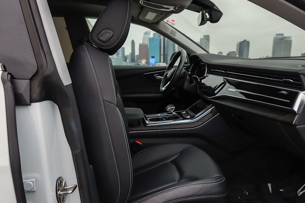 Thumbnail: 2022 Audi Q8 - 10