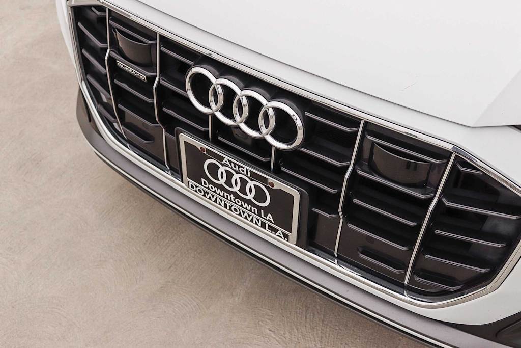 Thumbnail: 2022 Audi Q8 - 6