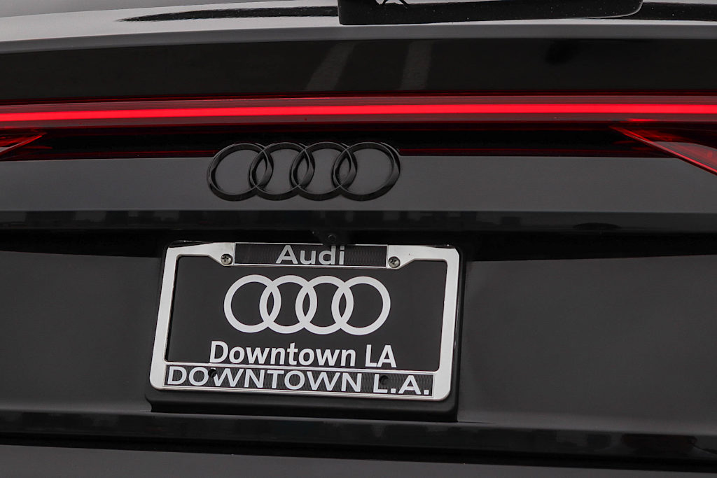 Thumbnail: 2023 Audi Q8 - 17