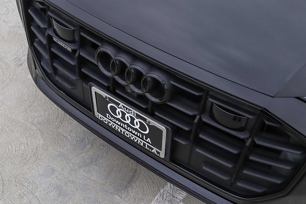 Thumbnail: 2023 Audi Q8 - 6