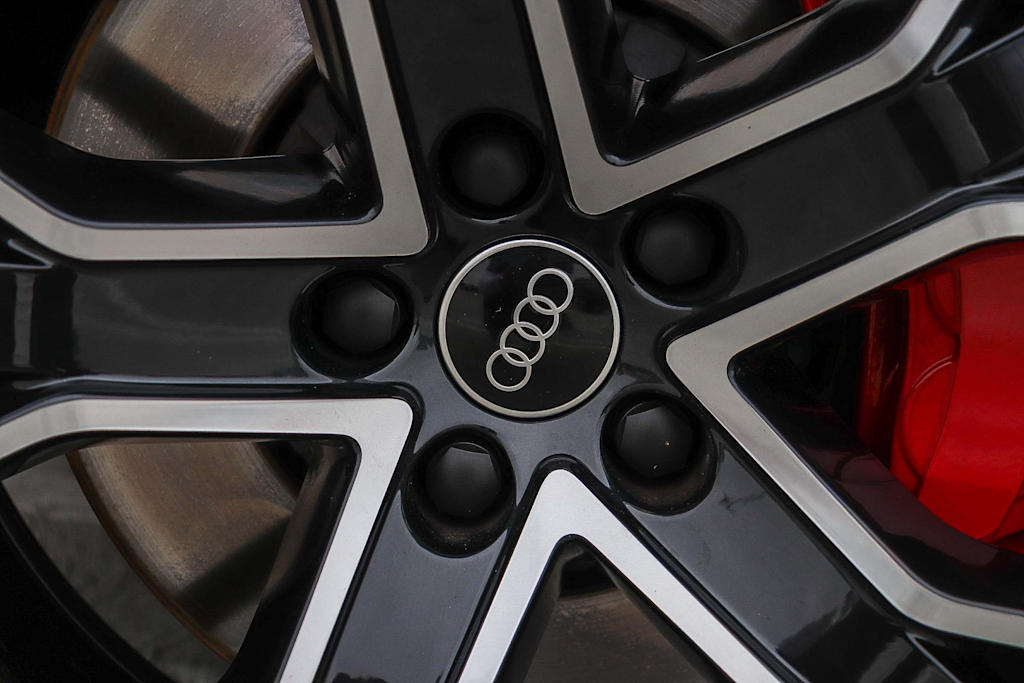 Thumbnail: 2023 Audi Q8 - 25