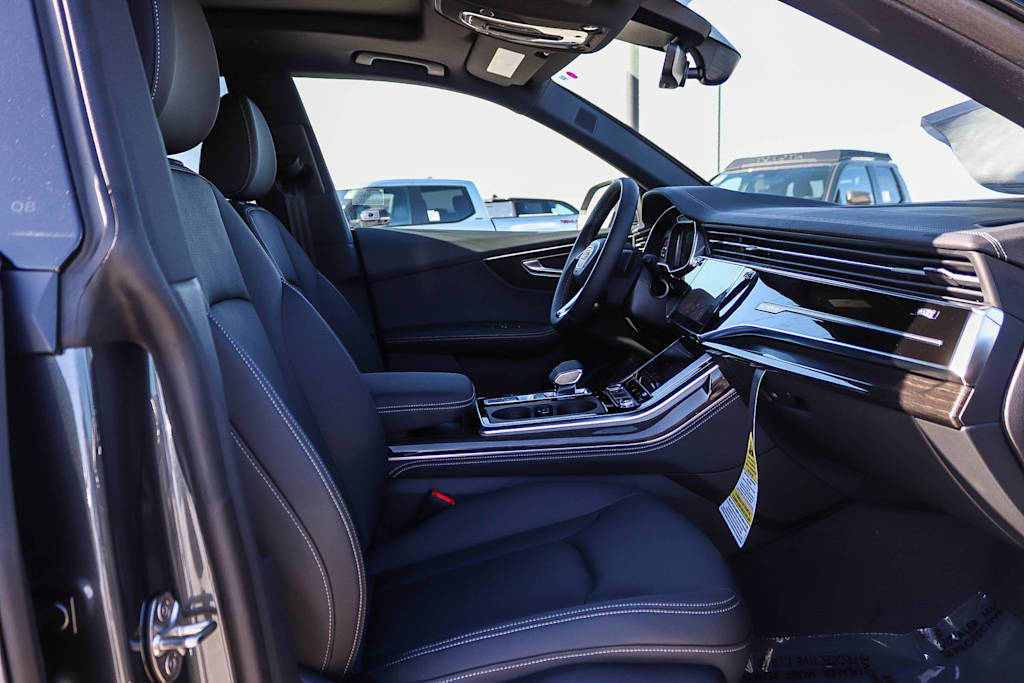 Thumbnail: 2026 Audi Q8 - 10