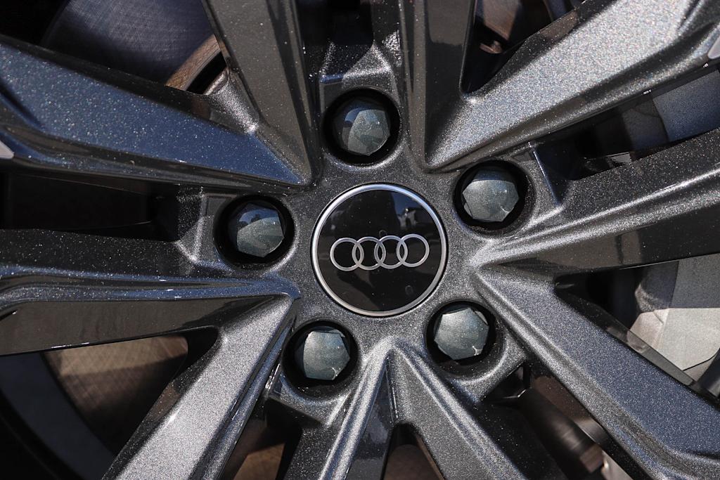 Thumbnail: 2026 Audi Q8 - 25