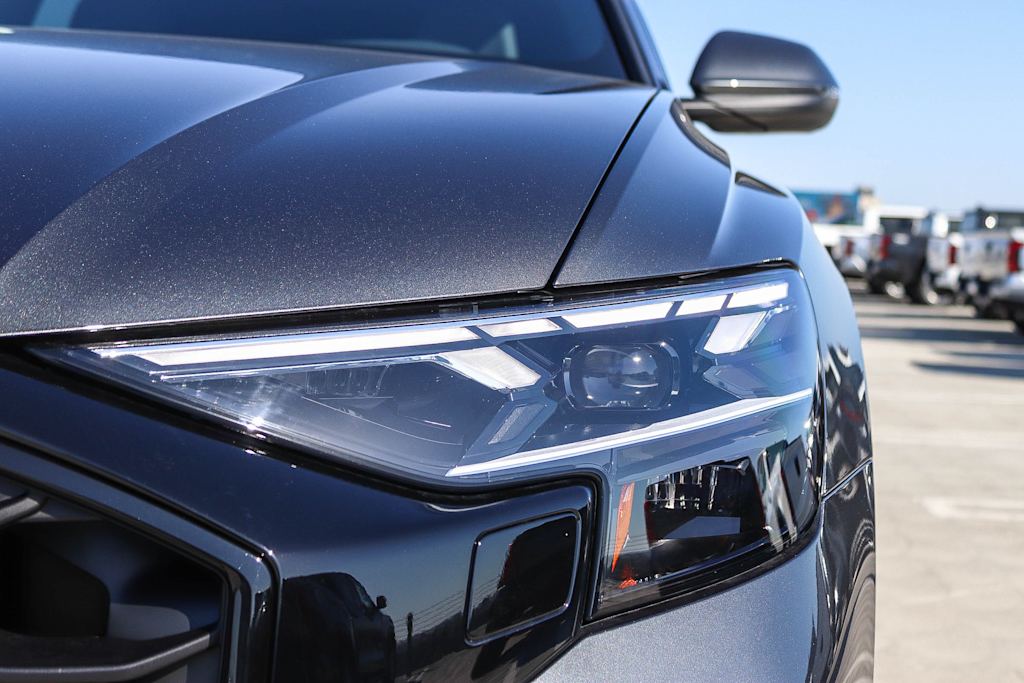 Thumbnail: 2026 Audi Q8 - 20