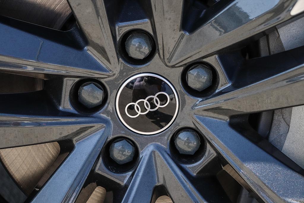 Thumbnail: 2026 Audi Q8 - 25
