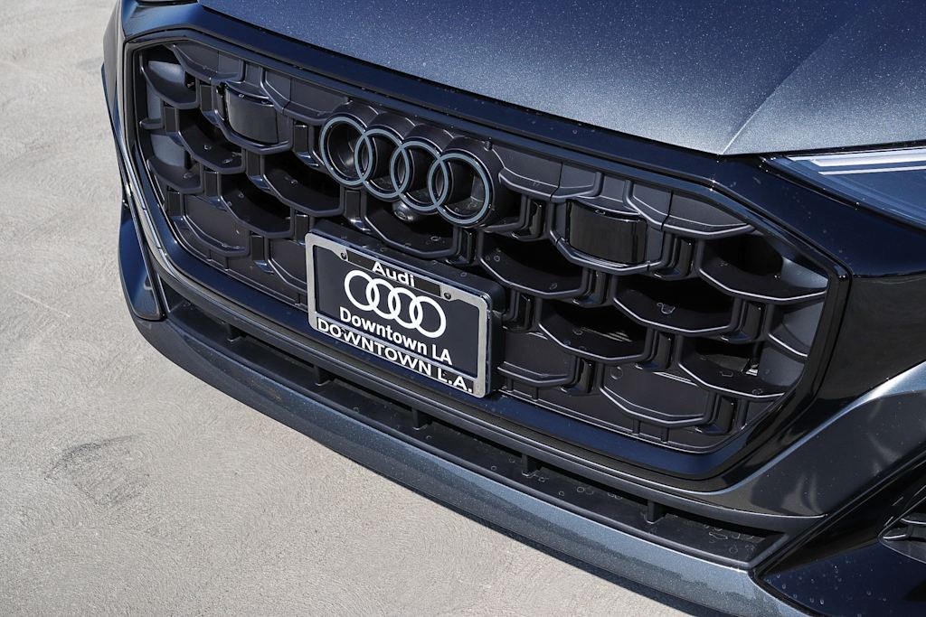 Thumbnail: 2026 Audi Q8 - 6