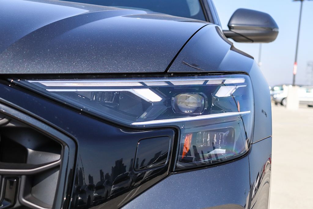 Thumbnail: 2026 Audi Q8 - 20