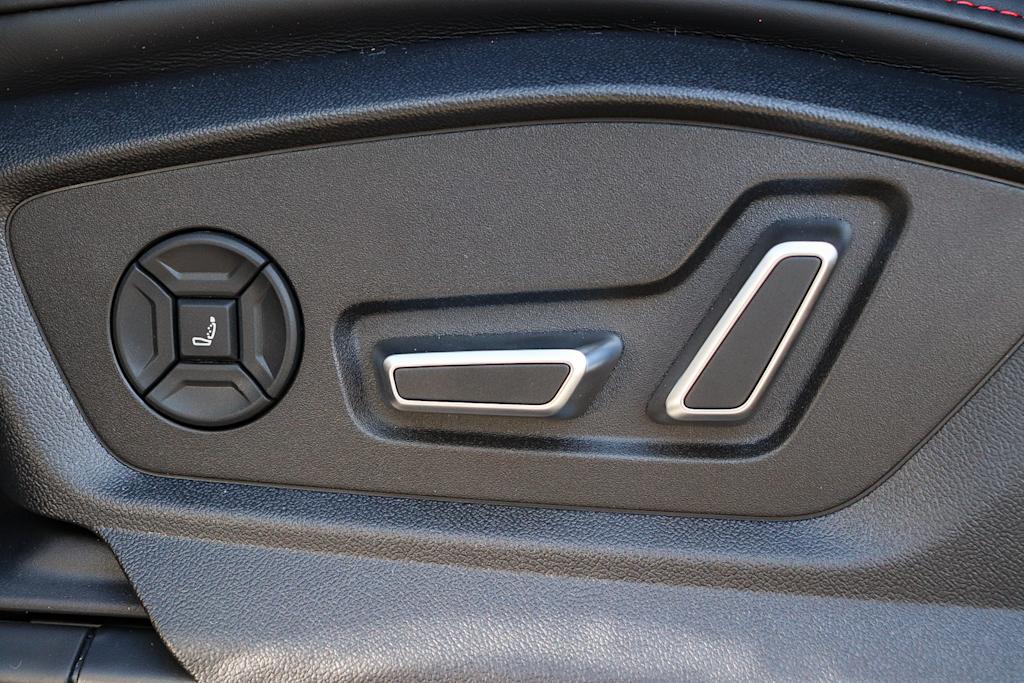 Thumbnail: 2026 Audi Q8 - 32