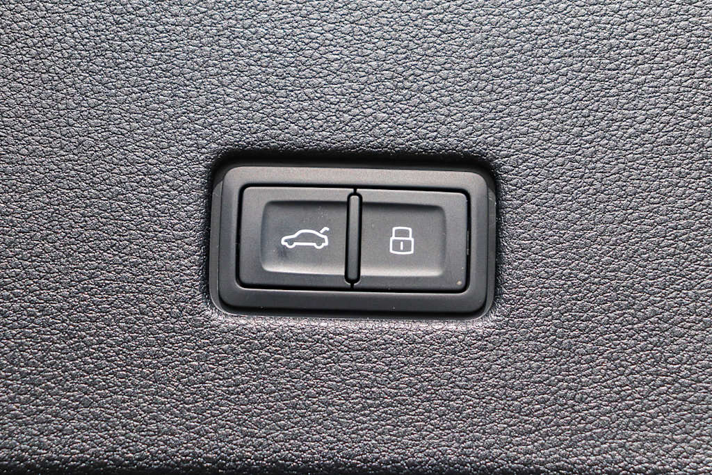 Thumbnail: 2026 Audi Q8 - 42