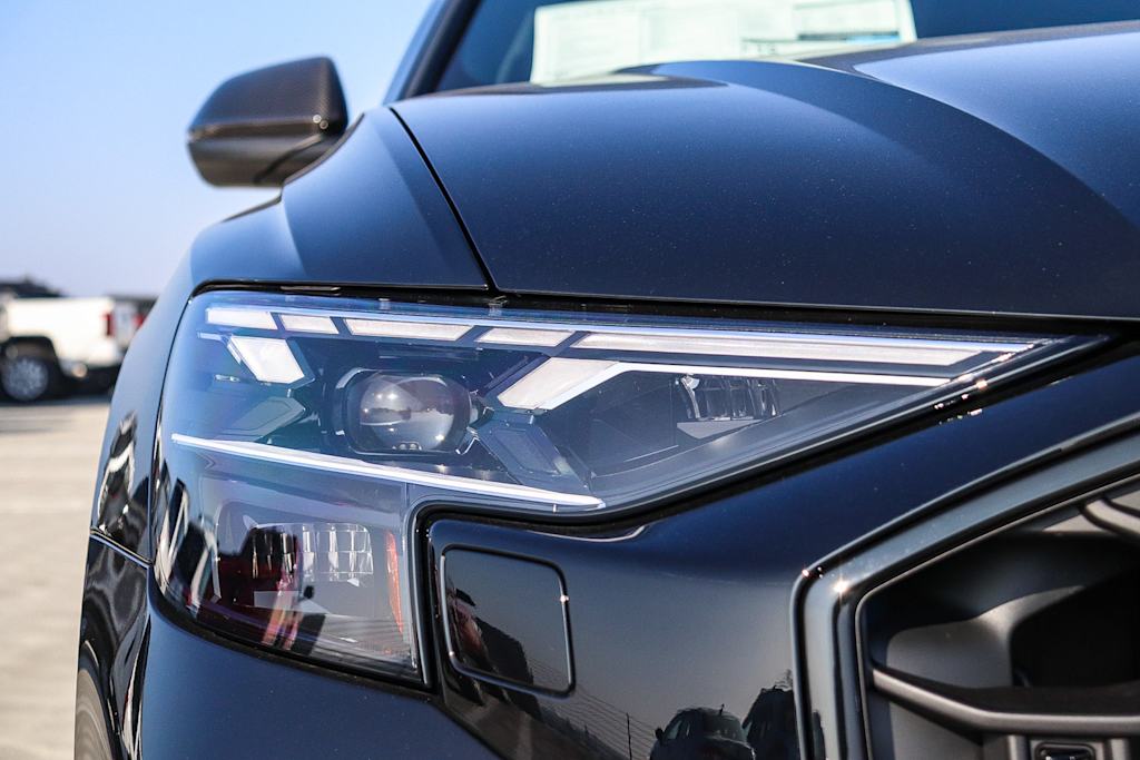 Thumbnail: 2026 Audi Q8 - 22