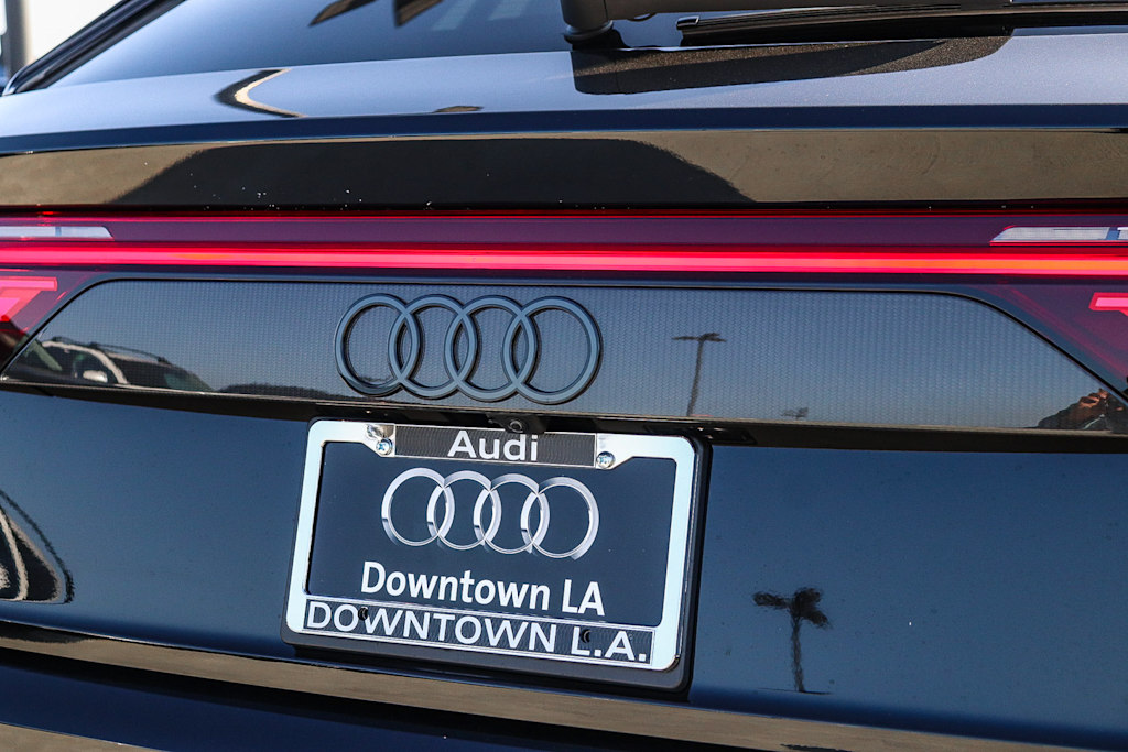 Thumbnail: 2026 Audi Q8 - 18