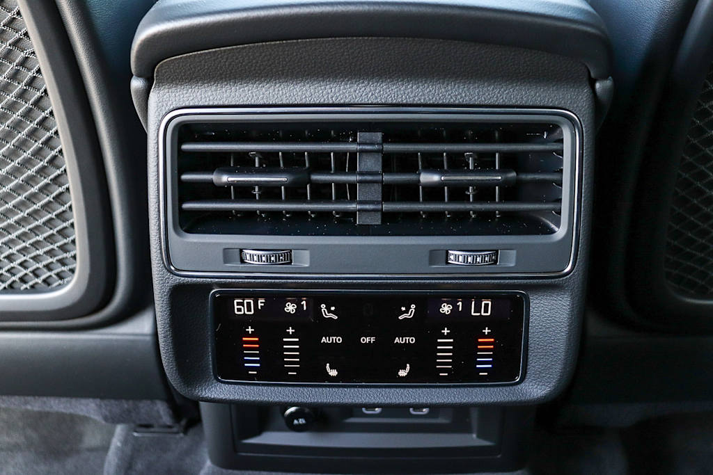 Thumbnail: 2026 Audi Q8 - 30