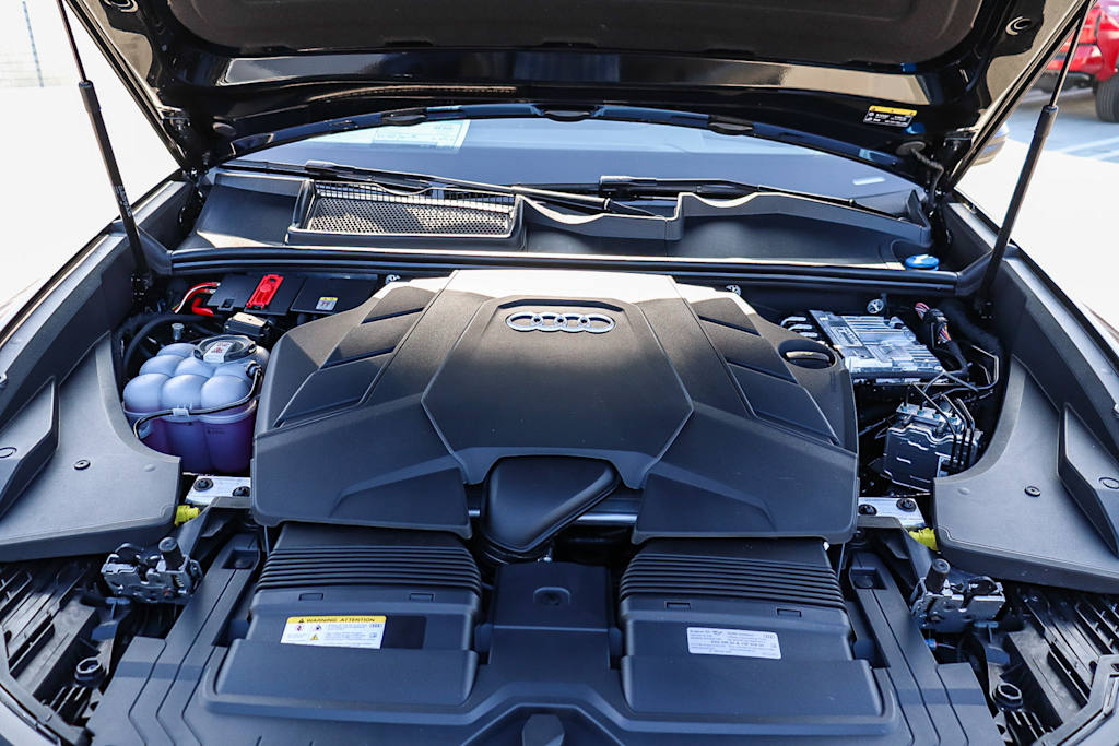 Thumbnail: 2026 Audi Q8 - 9