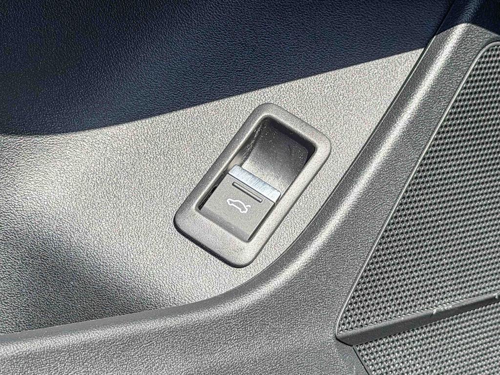 Thumbnail: 2023 Audi Q4 e-tron - 30