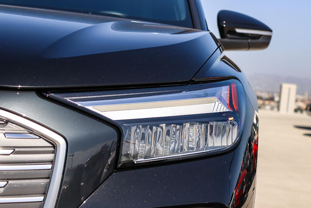 Thumbnail: 2023 Audi Q4 e-tron - 12