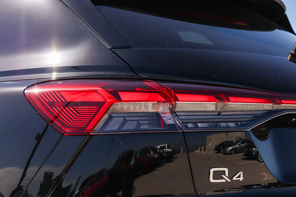 Thumbnail: 2023 Audi Q4 e-tron - 15