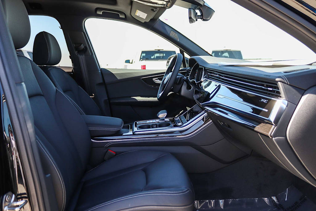 Thumbnail: 2026 Audi Q7 - 10