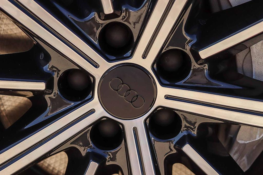 Thumbnail: 2026 Audi Q7 - 14