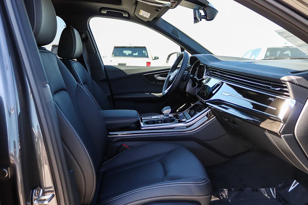 Thumbnail: 2026 Audi Q7 - 10