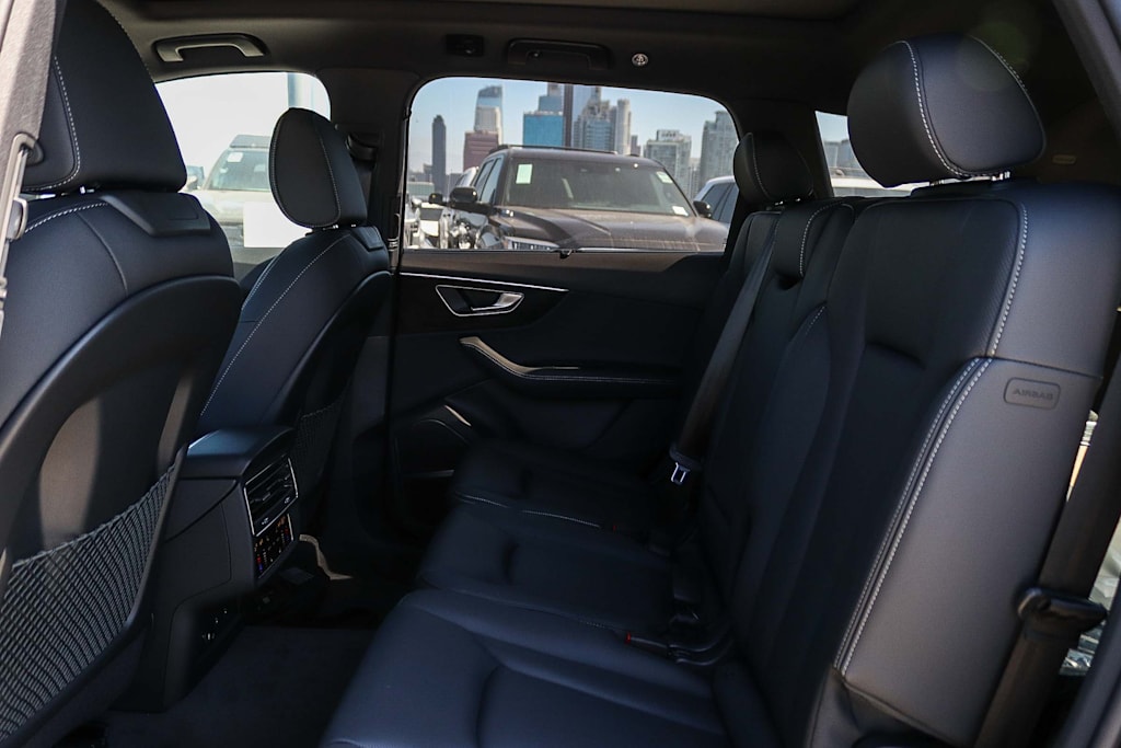 Thumbnail: 2026 Audi Q7 - 12
