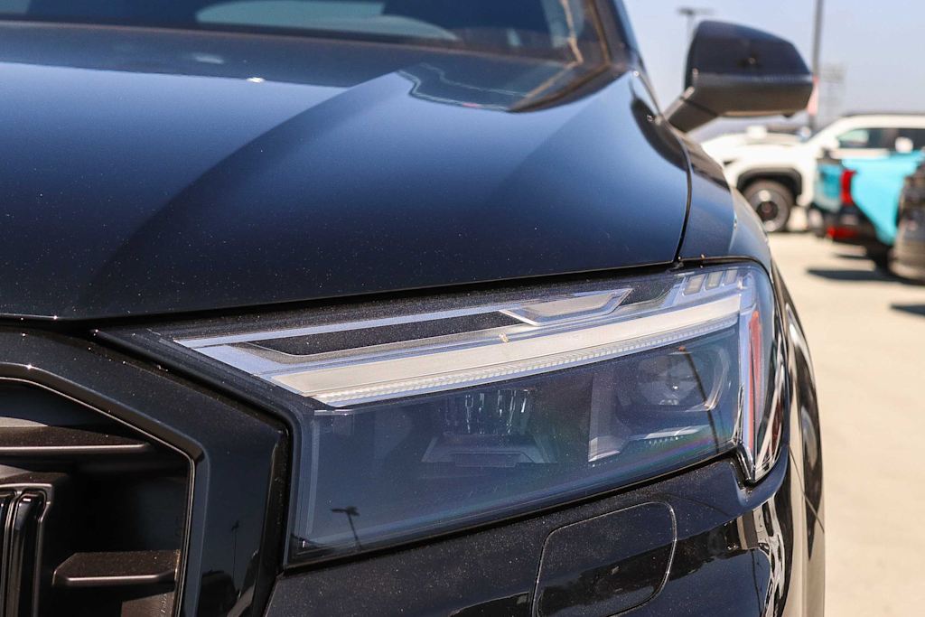 Thumbnail: 2026 Audi Q7 - 19