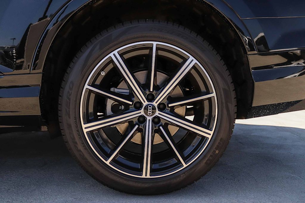 Thumbnail: 2026 Audi Q7 - 7