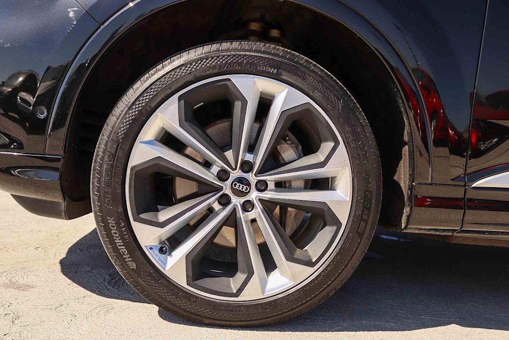 Thumbnail: 2022 Audi Q7 - 22