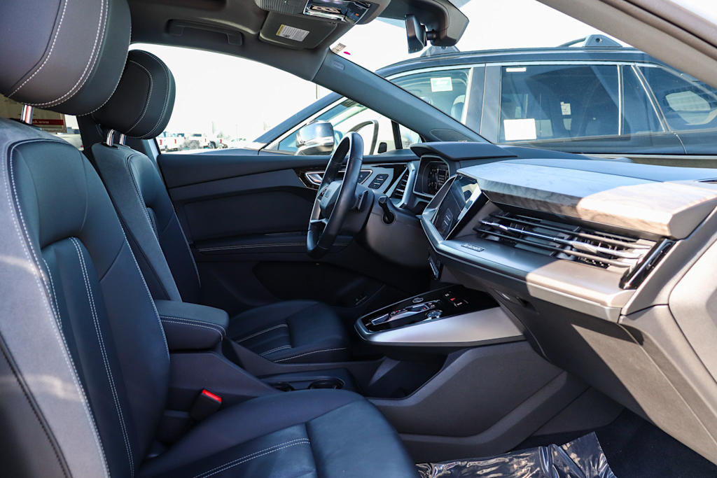 Thumbnail: 2023 Audi Q4 e-tron - 10