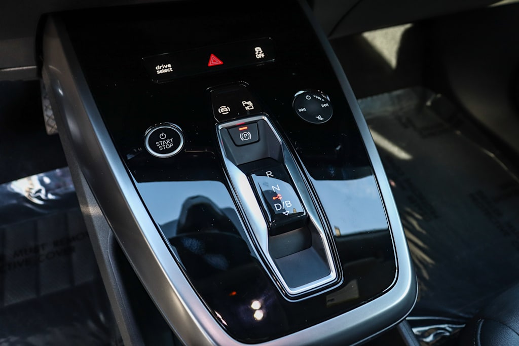 Thumbnail: 2023 Audi Q4 e-tron - 15