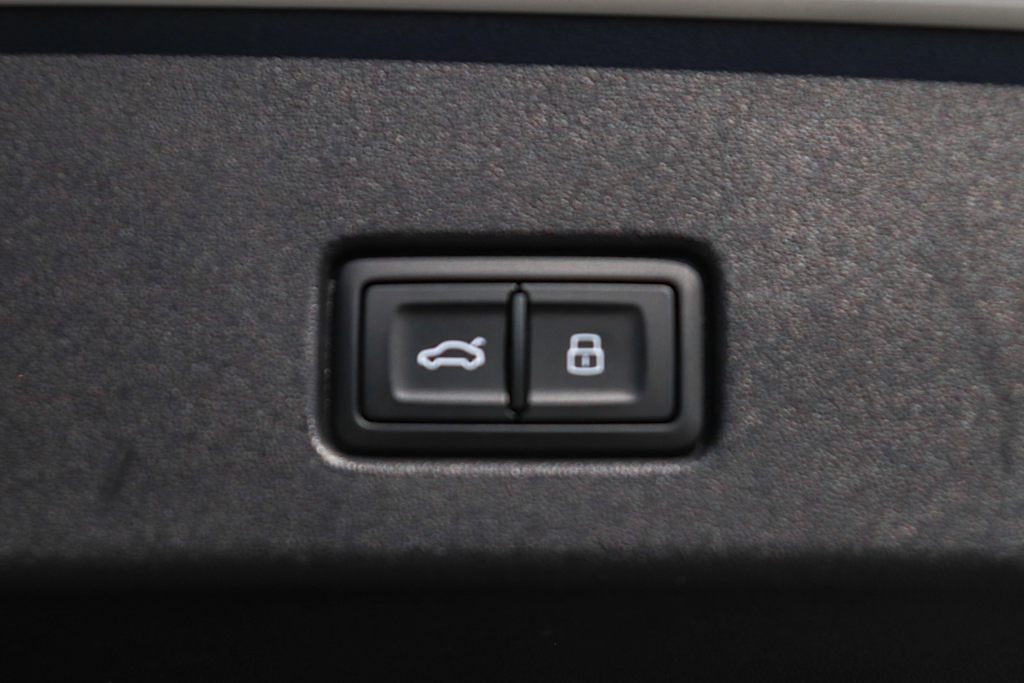 Thumbnail: 2023 Audi Q4 e-tron - 40