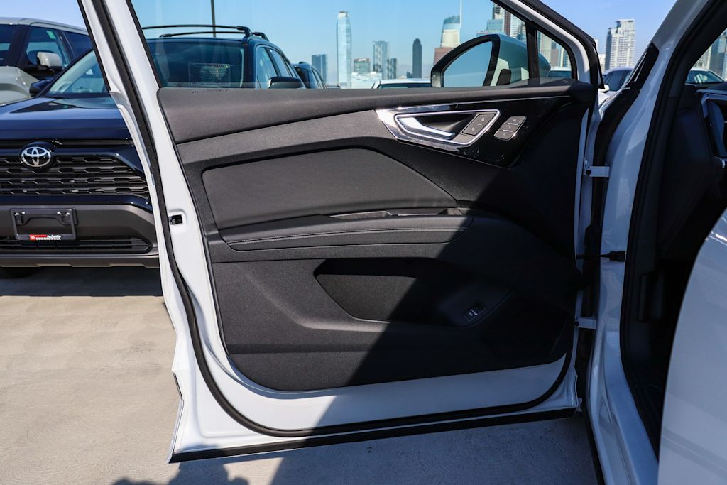 Thumbnail: 2023 Audi Q4 e-tron - 32