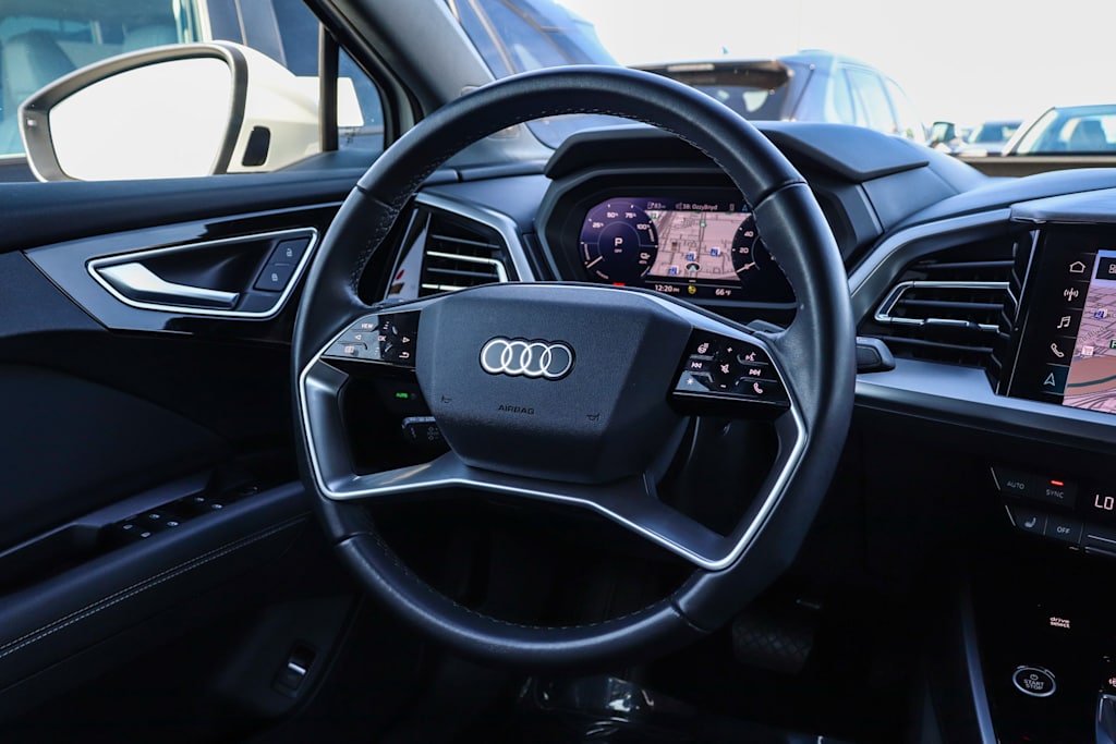 Thumbnail: 2023 Audi Q4 e-tron - 9