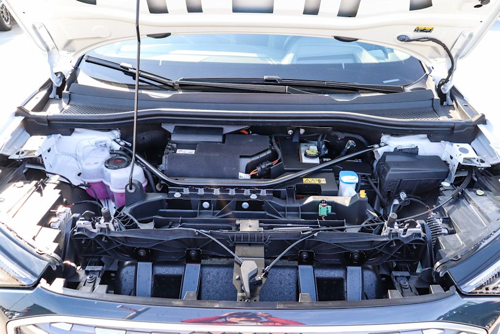 Thumbnail: 2023 Audi Q4 e-tron - 8