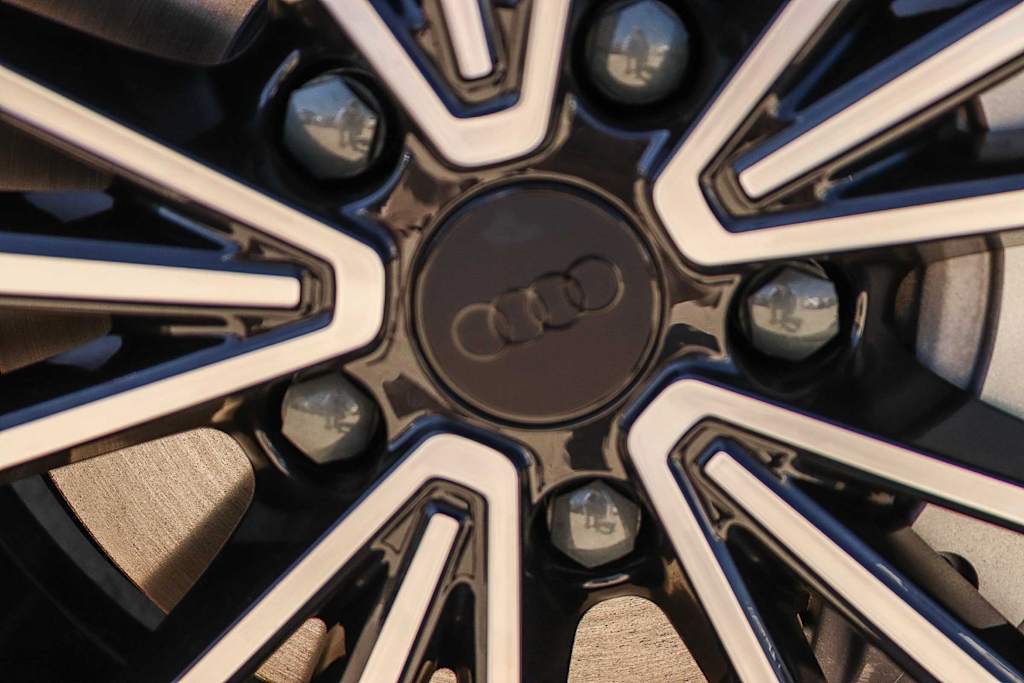 Thumbnail: 2027 Audi e-tron - 13